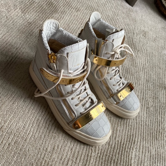 Designer shoes - Picture 1 of 10